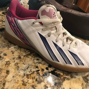 Nike indoor soccer shoes women’s